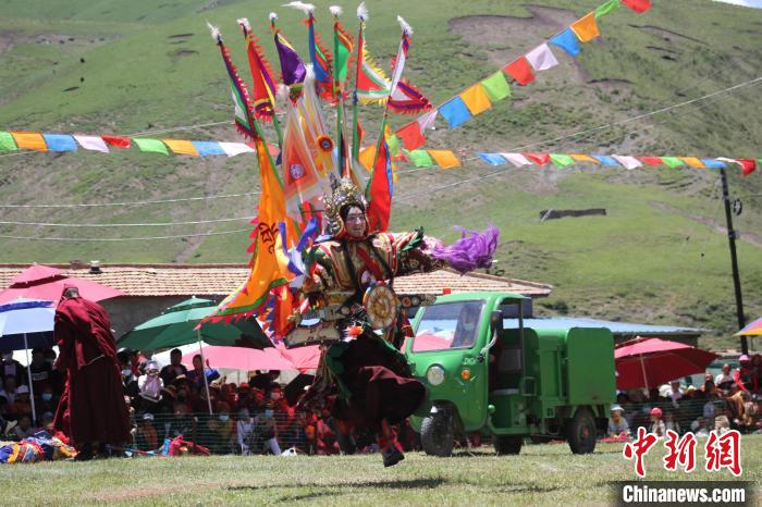 圖為表演現(xiàn)場?！“喱斂h文體旅游廣電局 供圖