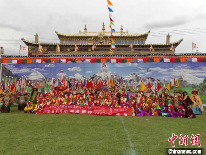 圖為全體演員合影?！“喱斂h文體旅游廣電局 供圖