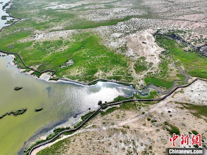 圖為航拍都蘭湖國(guó)家濕地公園?！∑钤鲚?攝