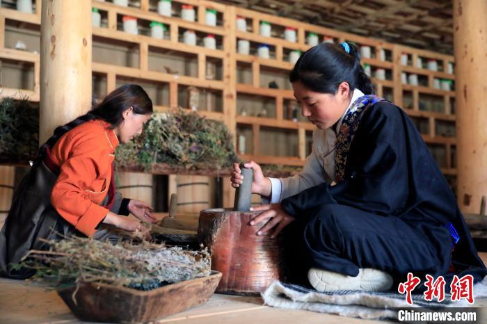 藥材搗碎?！⊥趵?攝