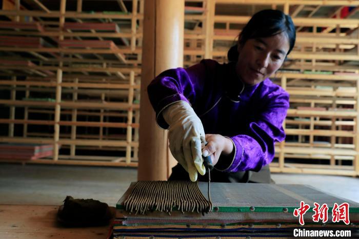 擠壓成香?！⊥趵?攝