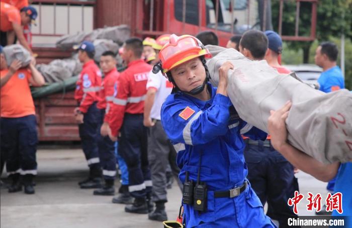 從汶川到瀘定，14年來他們依舊“在現(xiàn)場”