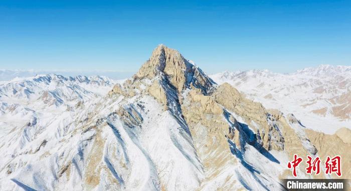 圖為山川被白雪覆蓋?！《继m縣融媒體中心供圖