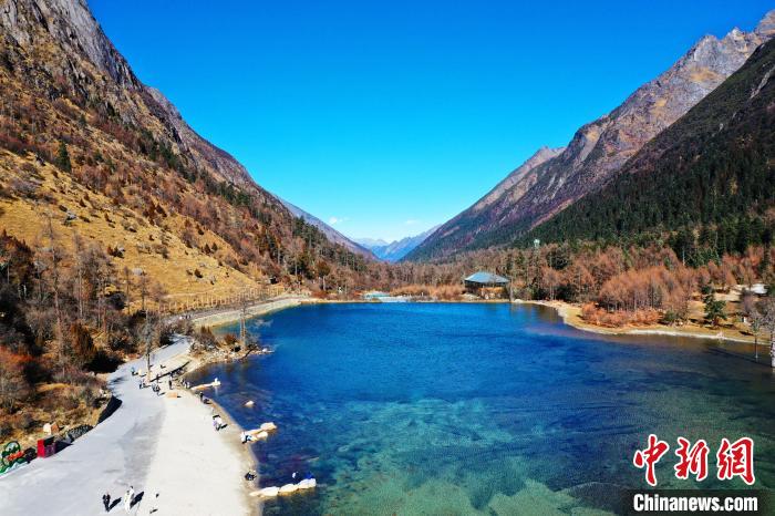 四川理縣畢棚溝景區(qū)風(fēng)光如畫(huà)