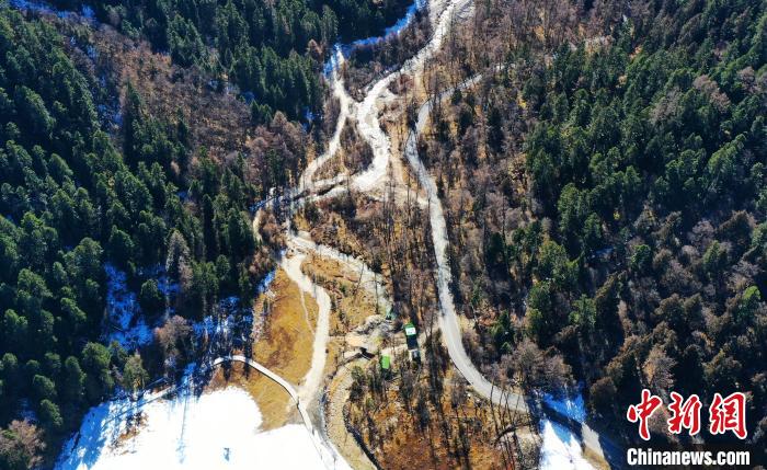 畢棚溝景區(qū)風(fēng)光?！“苍?攝