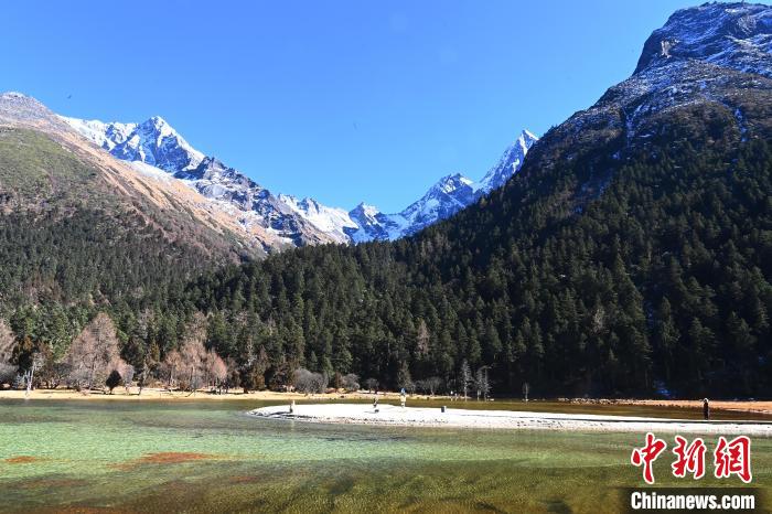 畢棚溝景區(qū)風(fēng)光?！“苍?攝