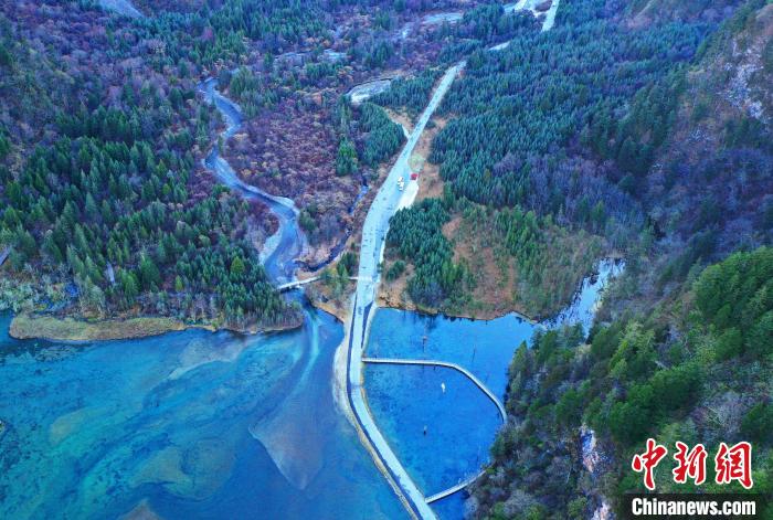 畢棚溝景區(qū)風(fēng)光?！“苍?攝