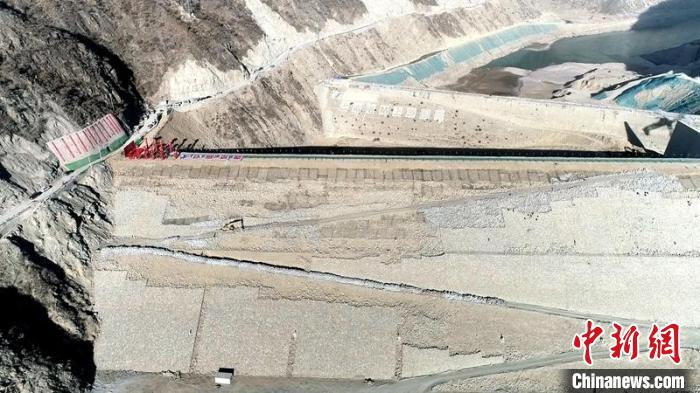 航拍巴塘水電站大壩?！≈袊材艿谌こ叹止﹫D