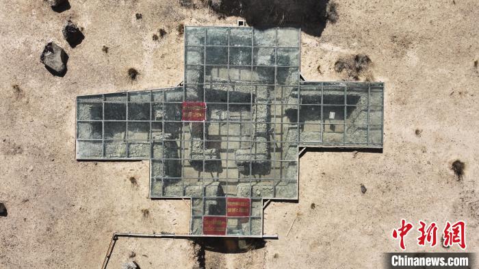 圖為被稱為“九層妖塔”的熱水墓群一號(hào)大墓?！●R銘言 攝