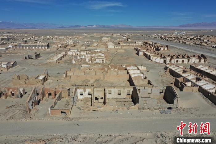 航拍青海省海西蒙古族藏族自治州茫崖市冷湖石油工業(yè)遺址保護(hù)區(qū)?！●R銘言 攝