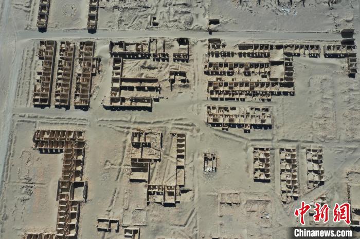 航拍青海省海西蒙古族藏族自治州茫崖市冷湖石油工業(yè)遺址保護(hù)區(qū)?！●R銘言 攝