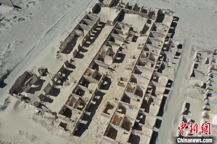 航拍青海省海西蒙古族藏族自治州茫崖市冷湖石油工業(yè)遺址保護(hù)區(qū)?！●R銘言 攝