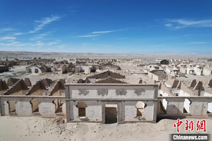 航拍青海省海西蒙古族藏族自治州茫崖市冷湖石油工業(yè)遺址保護(hù)區(qū)?！●R銘言 攝