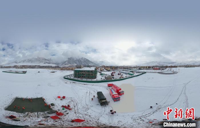 圖為地震實(shí)戰(zhàn)演練現(xiàn)場(chǎng)全景。　玉樹消防供圖