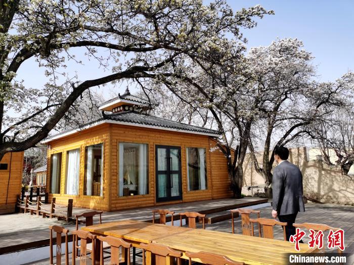 圖為尖扎噶達莊園一角?！?zhí)砀?攝