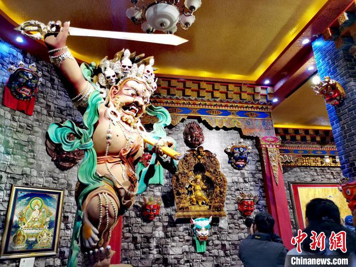 青海“金色谷地”熱貢：唐卡、泥塑璀璨奪目