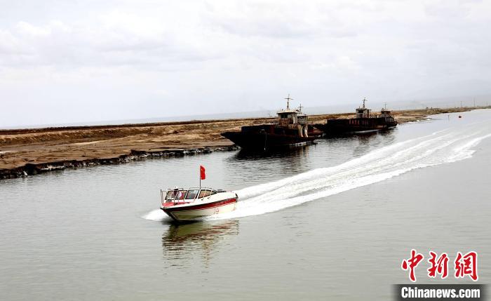 圖為茶卡鹽湖。　薛蒂 攝