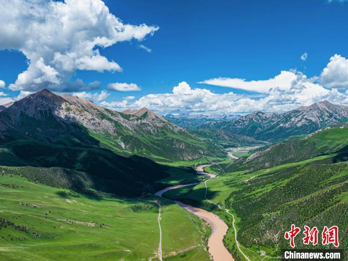 青海瀾滄江源園區(qū)昂賽大峽谷:只此青綠美意正濃