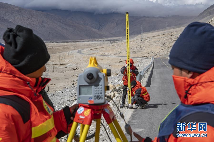 （新華全媒頭條·圖文互動）（10）往更高處長、往長春北京方向移動——來自海拔8848.86米的報告