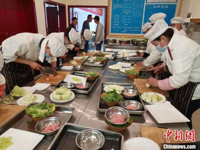 拉薩聚焦高校畢業(yè)生、農(nóng)牧民就業(yè)任務(wù)指標(biāo)均超額完成