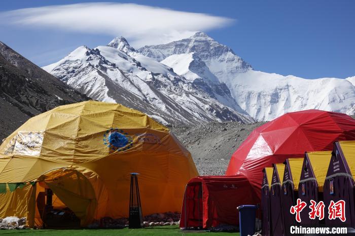 5月9日的珠峰北坡登山大本營?！∪轿木?攝