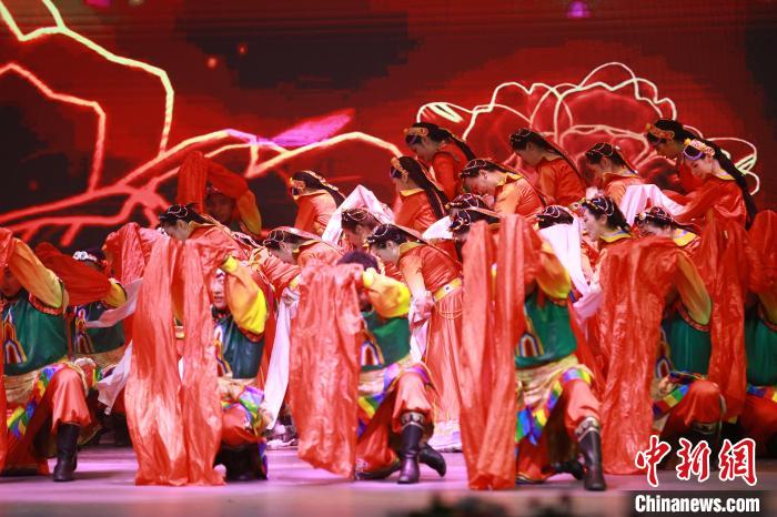 圖為農(nóng)行西藏分行演出現(xiàn)場?！∞r(nóng)行西藏分行 供圖