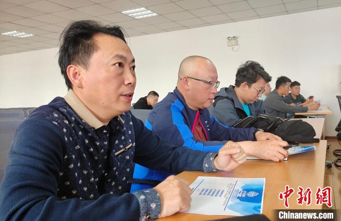 圖為培訓(xùn)會現(xiàn)場?！∝暽＠?攝