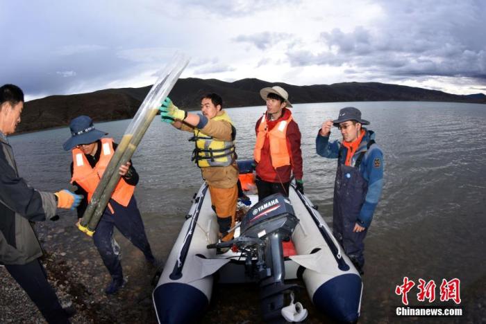 圖為科考隊員順利完成浪錯采樣滿載而歸。 <a target='_blank' ><p  align=