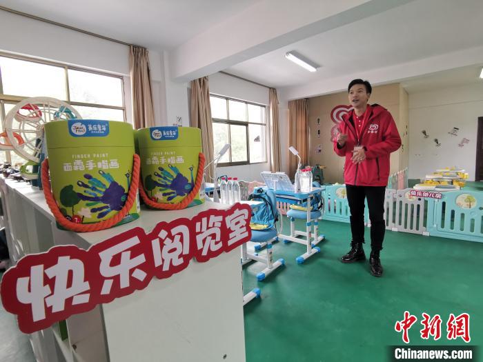 拉薩市堆龍德慶區(qū)幫普村的“心路文化空間”設(shè)有舒適的閱覽室?！≮w延 攝