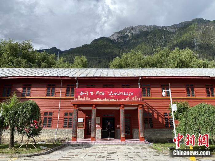 波密紅樓。彭寧鈴 攝