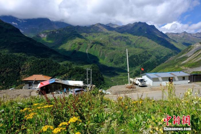 圖為8月6日，玉麥鄉(xiāng)卓嘎、央宗姐妹的牧場(chǎng)風(fēng)光。 <a target='_blank' ></p><p  align=