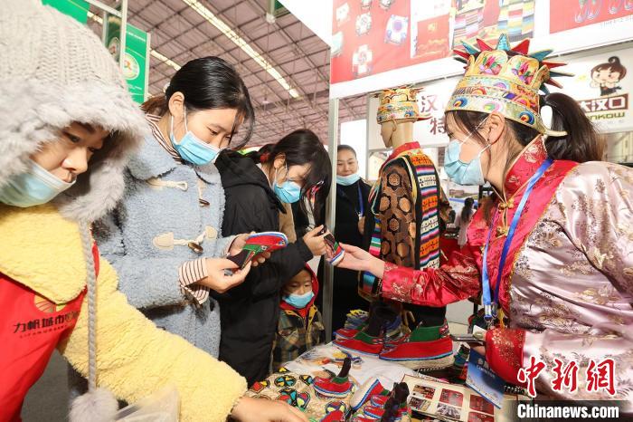 西藏瓊結赴襄陽參加漢江流域農業(yè)博覽會，農特產品受青睞(資料圖) 湖北省援藏辦供圖