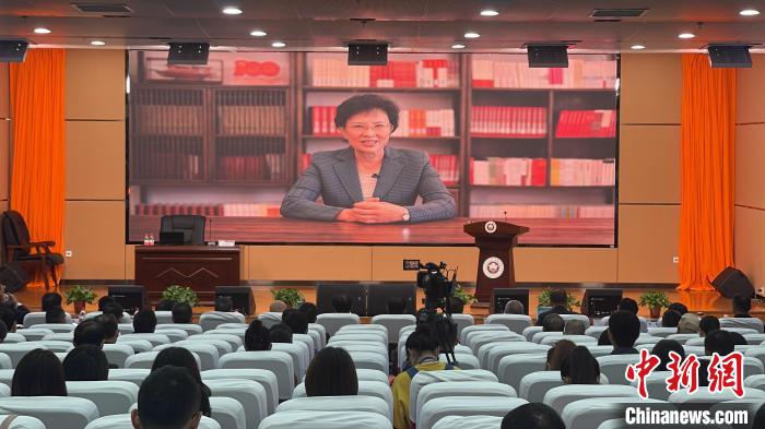 中國(guó)數(shù)百名專家學(xué)者齊聚共商西藏“穩(wěn)定、發(fā)展、生態(tài)、強(qiáng)邊”四件大事