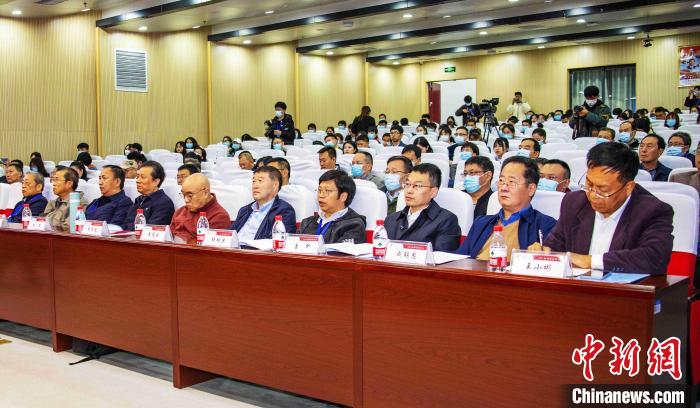 圖為與會(huì)專家學(xué)者聽會(huì)。　楊忠寧 攝