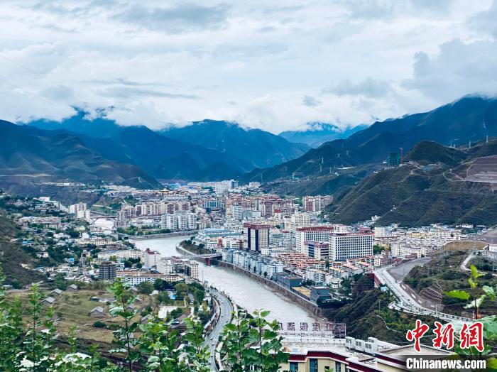 圖為“藏東明珠”昌都?！±罱瓕?攝