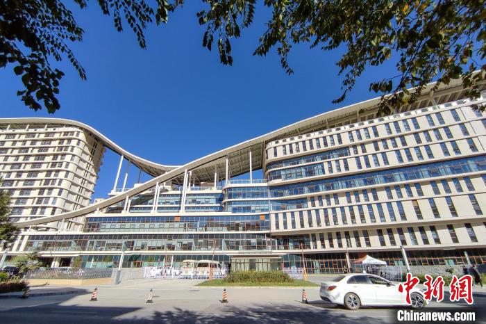 圖為西藏自治區(qū)婦產(chǎn)兒童醫(yī)院，該院填補了西藏沒有省級兒童醫(yī)院(婦幼保健院)的空白?！〗w波 攝