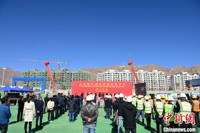 圖為人大附中拉薩學(xué)校開工奠基儀式現(xiàn)場?！∝暩聛硭?攝