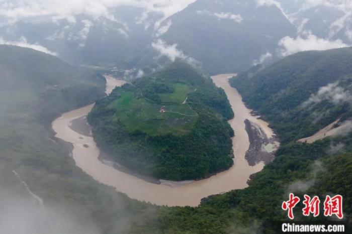 雅魯藏布江果果塘大拐彎。