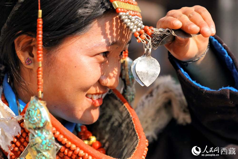 撩起“神秘面紗”。人民網 李海霞