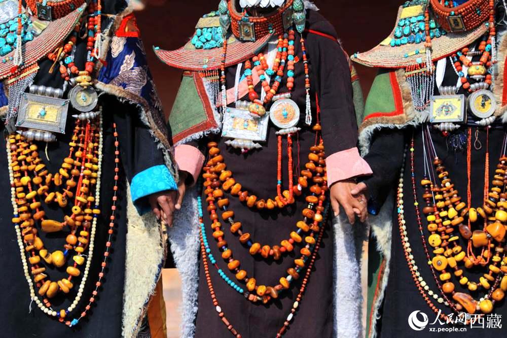 精美的“飛天服飾”。人民網 李海霞攝