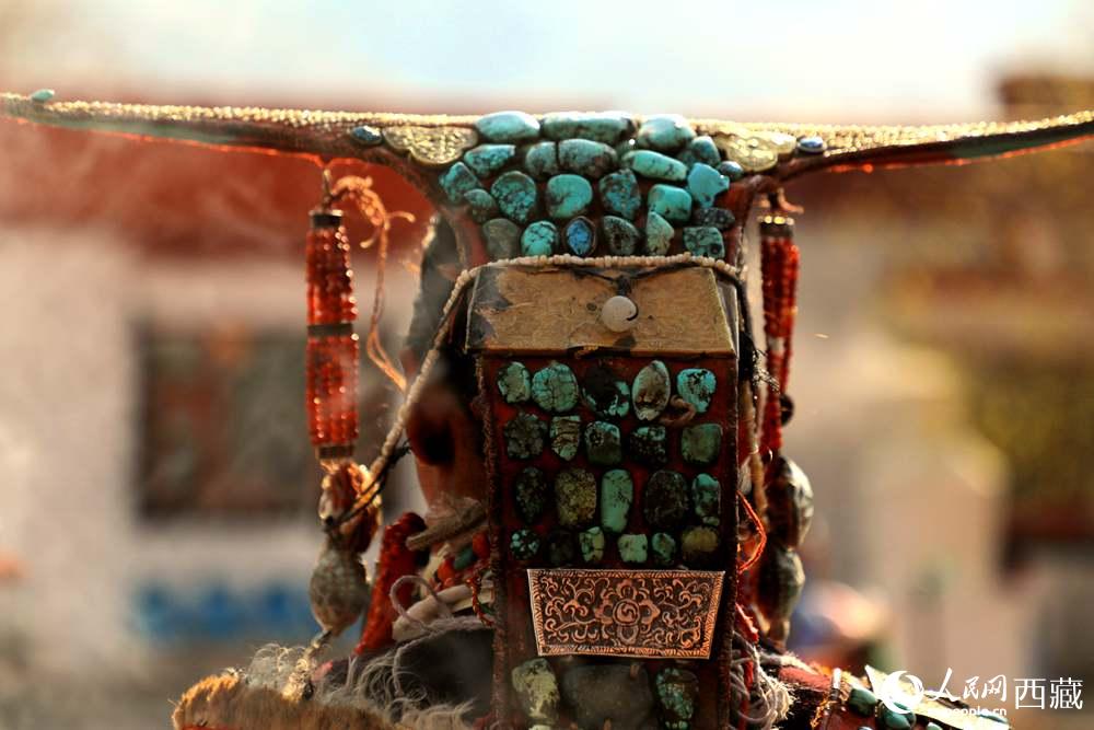 “飛天服飾”頭飾。人民網 李海霞攝