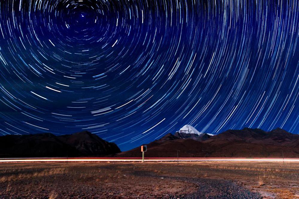 星垂平野闊。貢覺(jué)群培攝