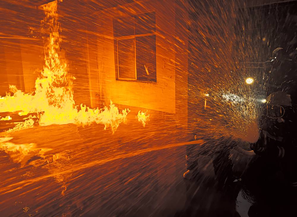 滅火救援演練，畫(huà)面震撼。