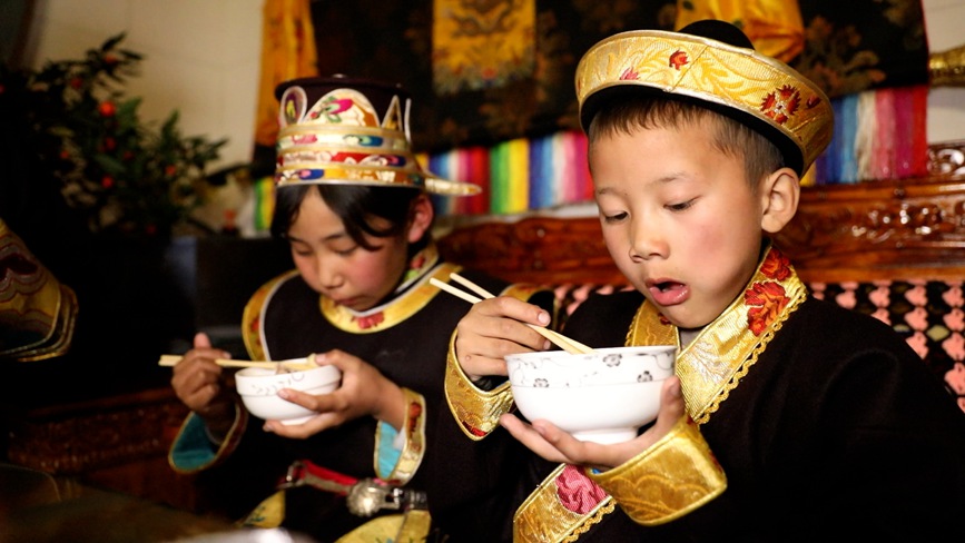 吃“古突”。