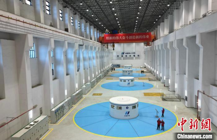 圖為水電站內(nèi)部?！⊥趵凇z