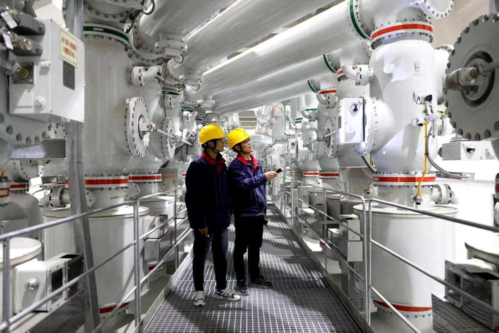 進行日常檢查。吳雛音 攝