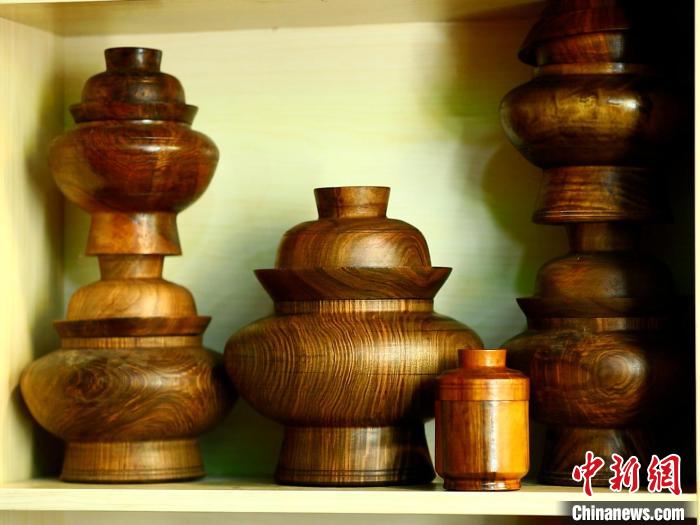 圖為各種木碗成品?！?鄧巴 　攝