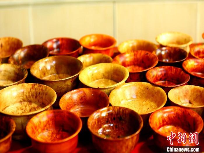 圖為木碗成品?！?鄧巴 　攝