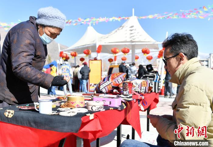 圖為展銷會現(xiàn)場?！∝暩聛硭?攝