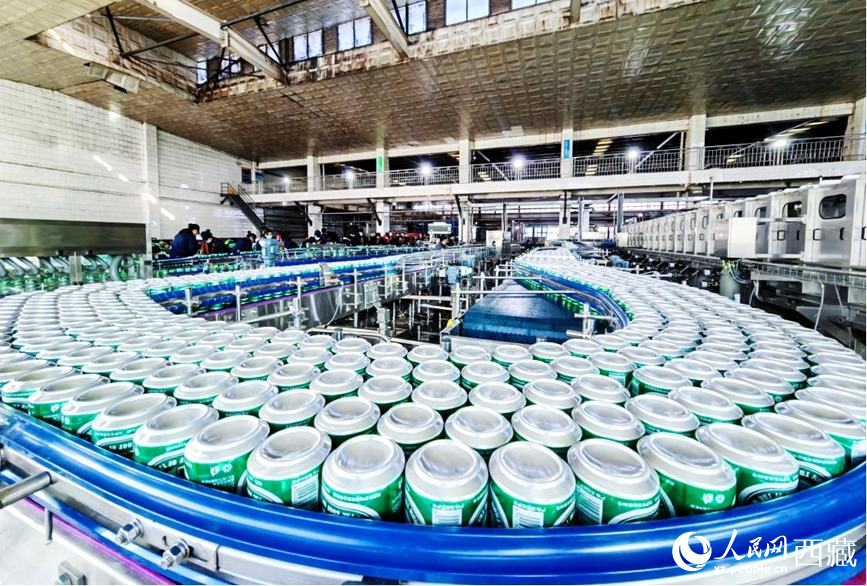 全新升級(jí)的生產(chǎn)線投入使用。人民網(wǎng) 李海霞攝